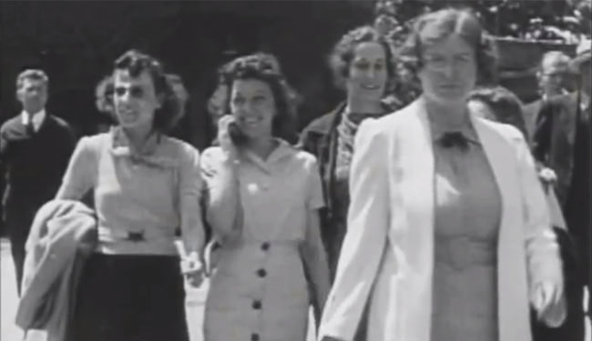 Misteri Wanita Berponsel di Tahun 1938, Sebelum Ada Ponsel