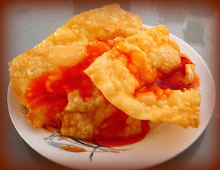 Wantán frito con salsa de tamarindo
