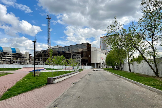 проспект Андропова, дворы, электрическая подстанция «Автозаводская», торговый центр «Мегаполис»