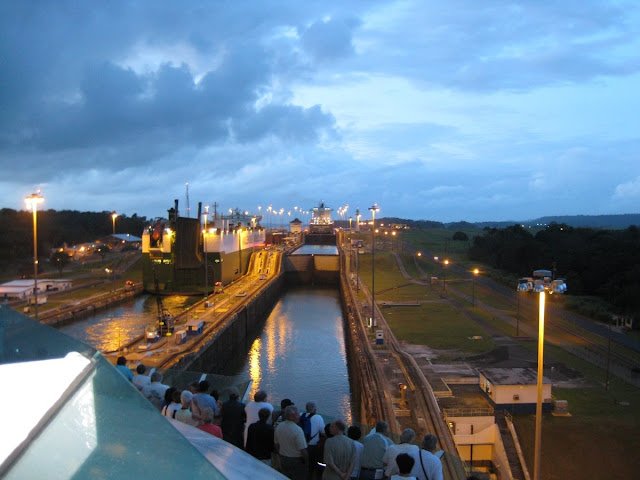 Fahrt durch den Panamakanal mit der Jewel of the Seas: Gatún-Schleusen