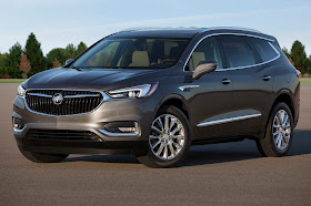 Front 3/4 view of 2018 Buick Enclave