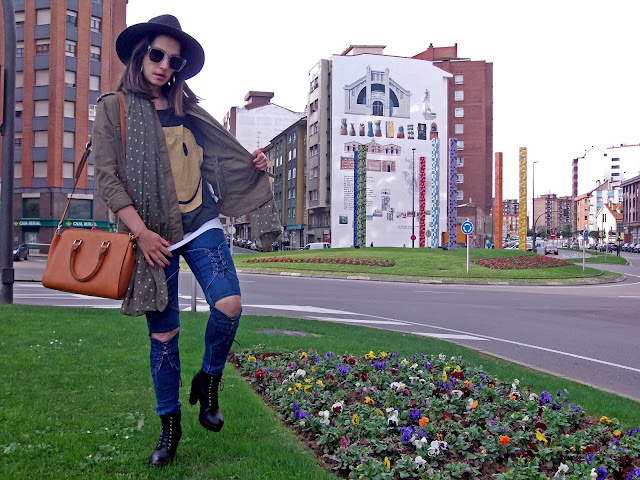 fashion, moda, look, outfit, blog, blogger, walking, penny, lane, streetstyle, style, estilo, trendy, rock, boho, chic, cool, casual, ropa, cloth, garment, inspiration, fashionblogger, art, photo, photograph, Avilés, oviedo, gijón, asturias, vaqueros, jeans, original, zara, bershka, stradivarius, biker, 