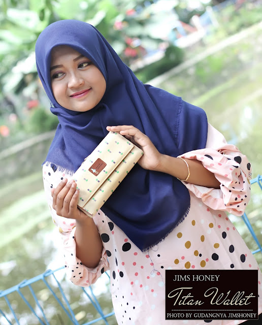 Sesi Foto Jims Honey Titan Wallet