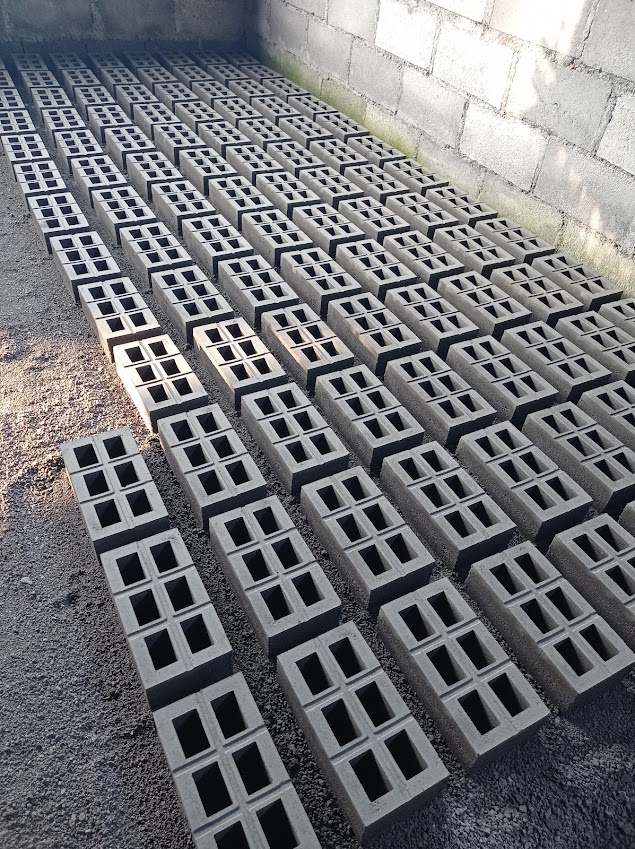 loster beton dengan beragam variasi desainnya dapat membuat tampilan rumah dan bangunan lebih elegan bisa langsung di beli di Pesanggrahan