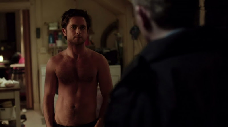 Justin Chatwin Shirtless on Shameless s1e01