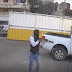 El crimen tiene el control: : Atracadores en estación de gas de Los Mameyes cargaron con varias valijas de camión de valores.