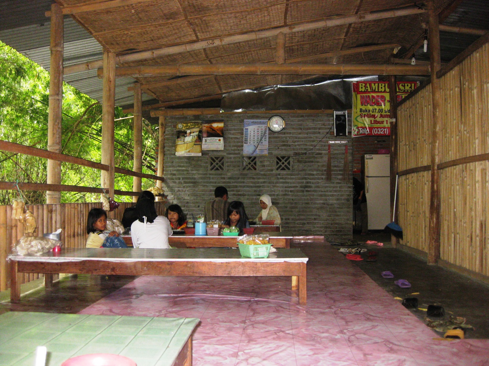 jombang city guide Lesehan  Bambu  Asri Lalapan Suasana 