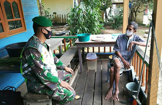 Babinsa Andi Hakim Lakukan Komsos Dengan Warga Desa Suleman dan Mengimbau Warga Melakukan Vaksinasi