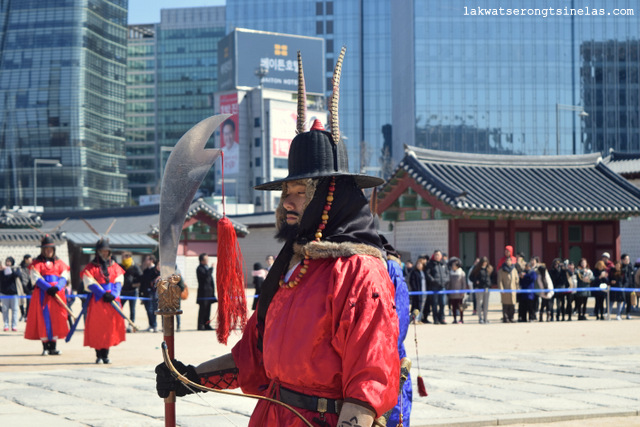 GYEONGBUKGUNG PALACE: THE CHANGING OF ROYAL GUARDS CEREMONY