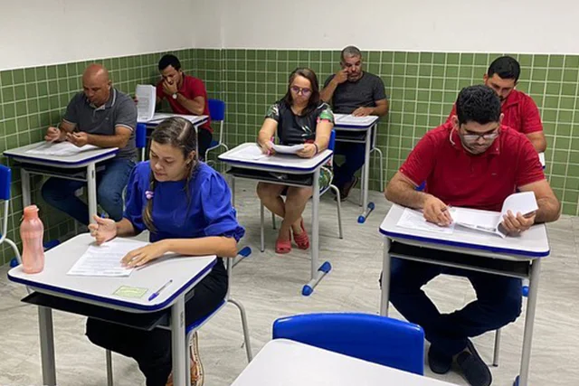 Candidatos realizam a prova para membros do Conselho Tutelar de Bom Jardim, Pernambuco