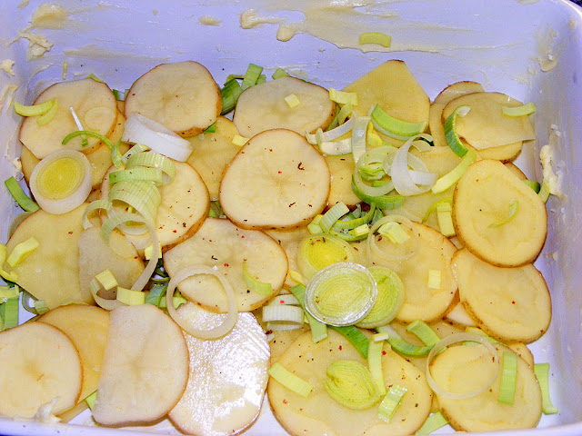 Preparing pommes de terre à la boulangère. Cooked and photographed by Susan from Loire Valley Time Travel. https://tourtheloire.com