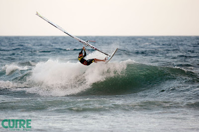 Victor Fernandez windsurfing