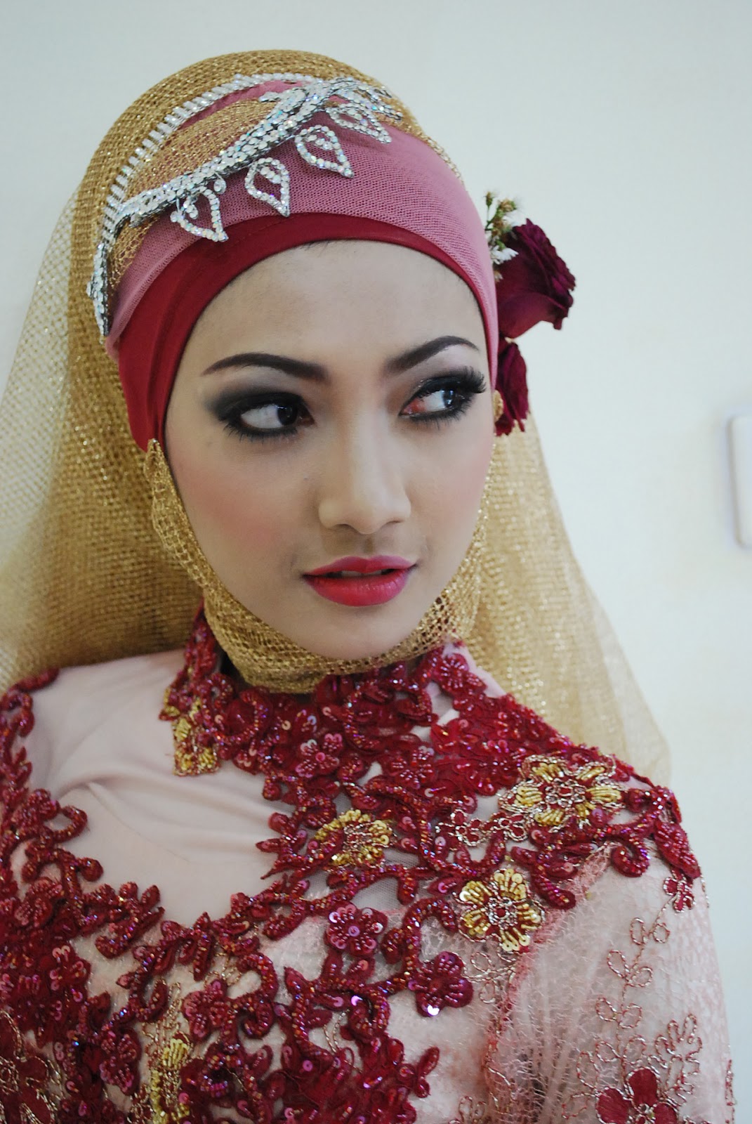 Memilih Hijab Yang Cantik Di  Youtube Untuk Pengantin