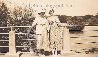 Mary Theresa Sheehan Walsh and Kat Walsh Barany 1936 Washington DC https://jollettetc.blogspot.com