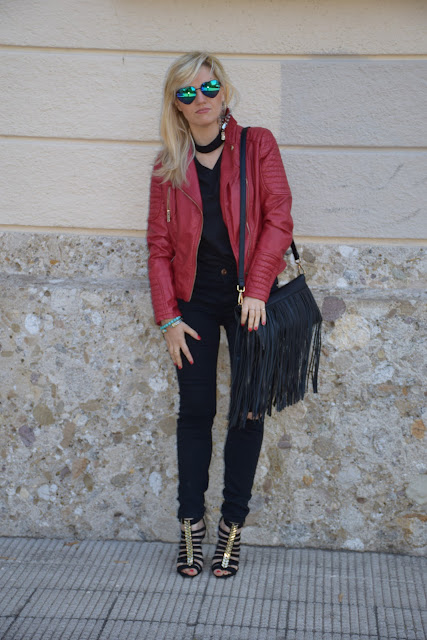 outfit camicia nera anni 70 camicia anni 70 con manica a campana camicia collo chocker come abbinare una camicia collo chocker mariafelicia magno fashion blogger colorblock by felym fashion blogger italiane 