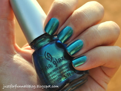 Multichrome November: China Glaze - Deviantly Darling