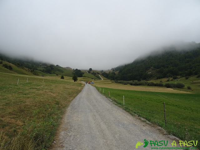 Ruta del Valle del Lago: Pista atravesando el valle