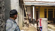 Murah Hati Tetangga Ini Beri Akses untuk Rumah Pak Eko yang Terblokade