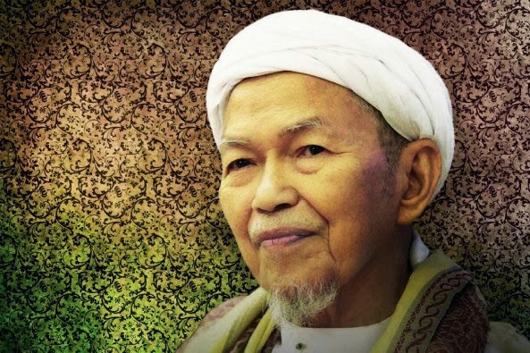 INFOKINI: TUAN GURU NIK ABDUL AZIZ PEMIMPIN ISLAM KE 42 PALING BERPENGARUH  DI DUNIA