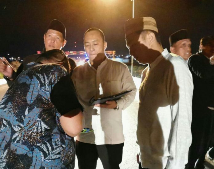 Respon Laporan Warga, Ketua DPRD Fikar Azami Tinjau Lampu Jalan