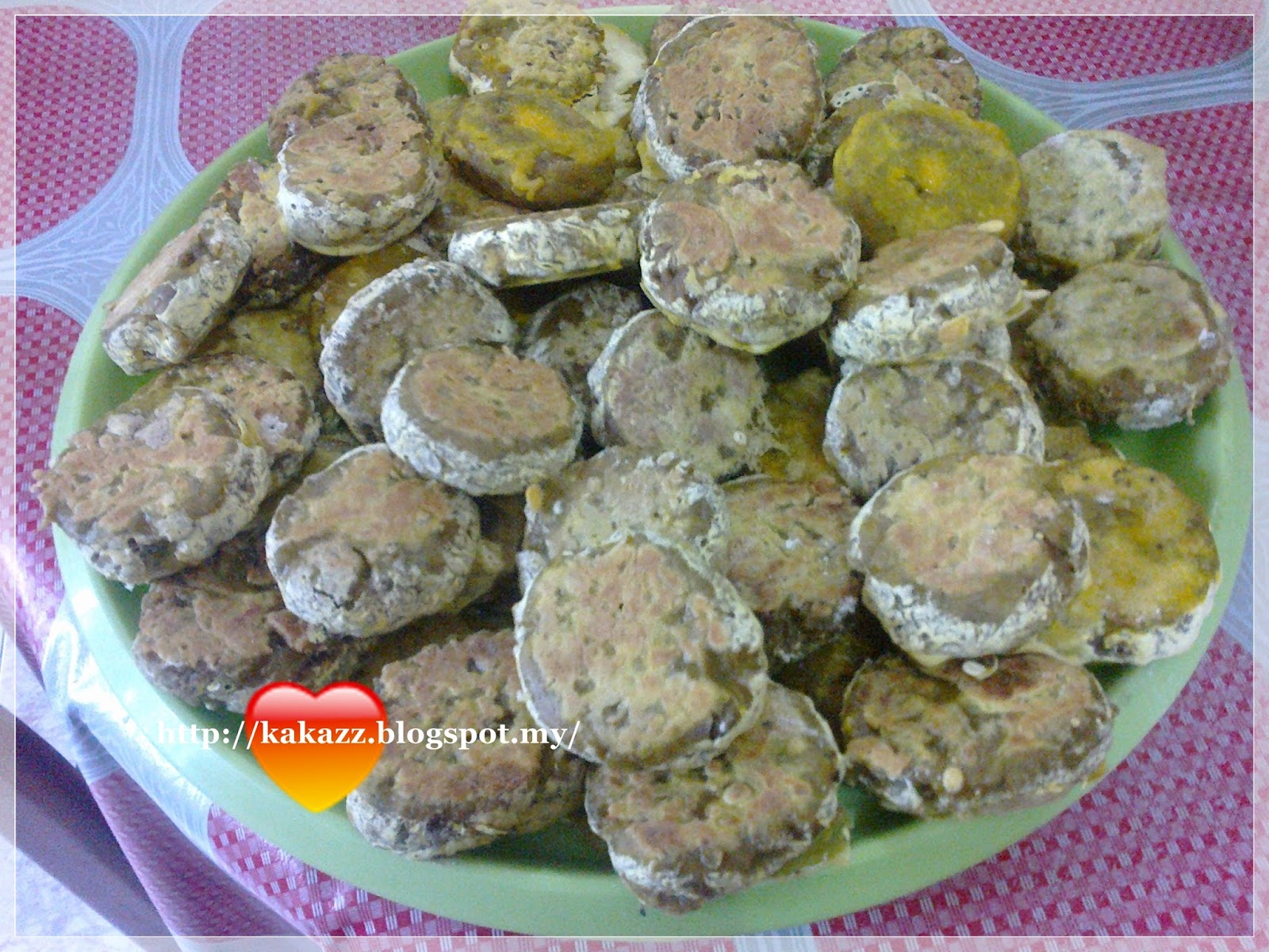 Cik azz: Pertama kali buat kuih kasturi/kuih kacang frozen.