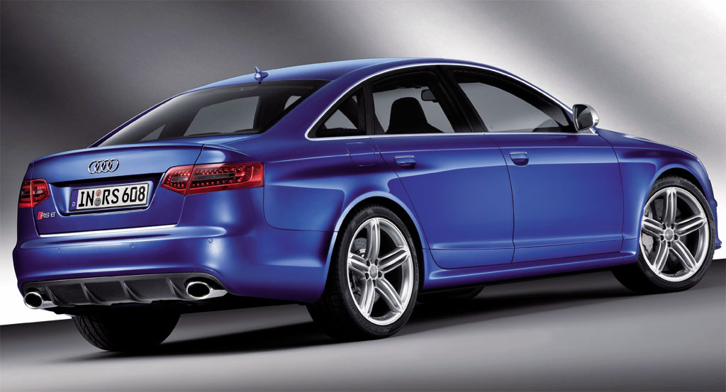 2011 Audi RS6 Rear Side View