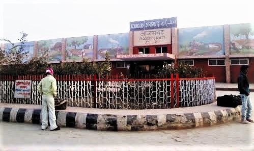 Estação Ferroviária de Azamgarh, estado de Uttar Pradesh, Índia (Durgesh angel98, Creative Commons)