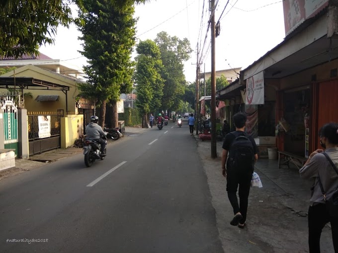 Sebuah Catatan Ketikan Jari Si Pejalan Kaki