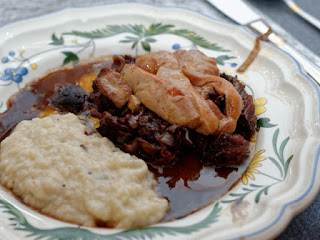 Joue de boeuf confite et foie gras poêlé