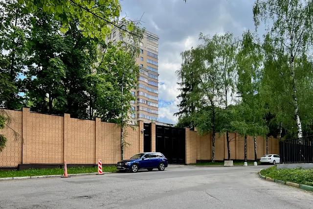 Университетский проспект, дворы, территория бывшего Дома приёмов Министерства обороны РФ