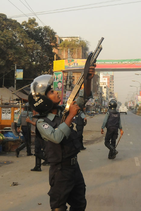 হঠাৎ করেই দৃশ্যপট বদলে গেল