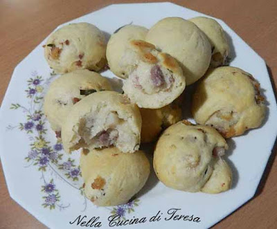 BOCCONCINI DI PANCETTA E ROSMARINO