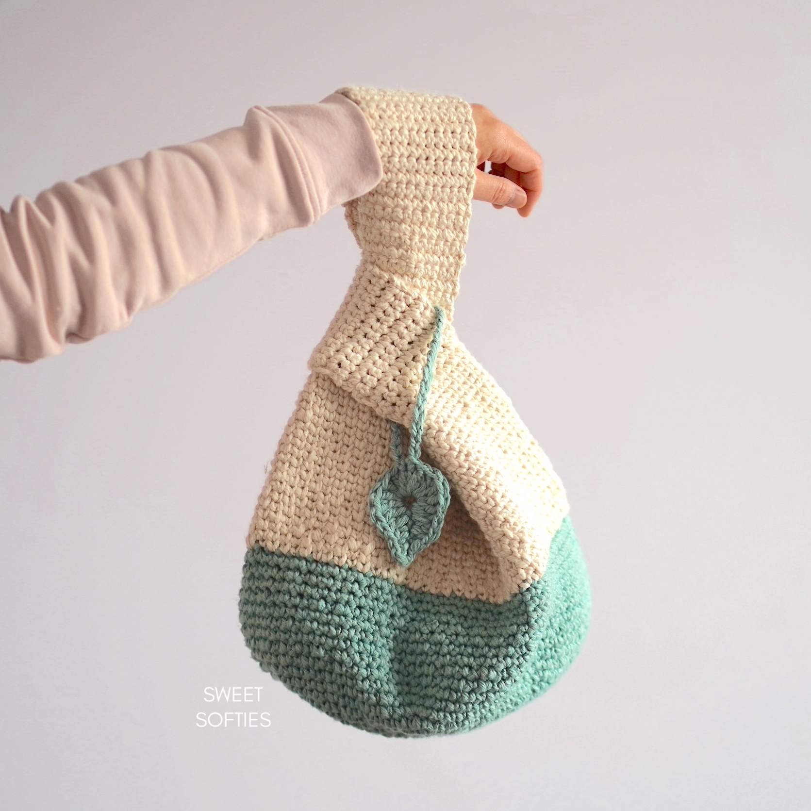 Crochet Pattern Round Bag with Bag Charm 