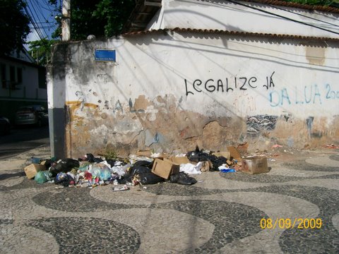 Mais um ponto de lixo consolidado no bairro