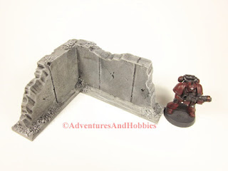 Battle damaged small corner concrete wall section T595 for 25-28mm war games - interior view - UniversalTerrain.com