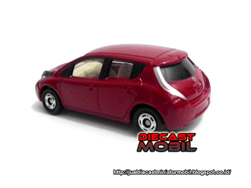 Nissan Leaf Red