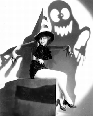 Clara Bow, Halloween pin-up girl