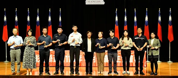▲彰化縣政府辦理「114年度廉潔楷模選拔」，10位傑出人員出爐，王惠美縣長親頒獎、樹立清廉標竿。（彰化縣政府提供）