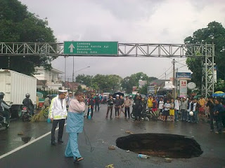 foto lubang di bandung