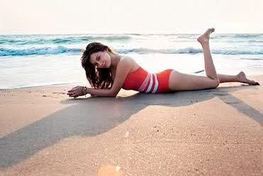Bollywood Actress Minisha Lamba in Bikini Pics
