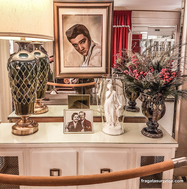 Sala de estar de Graceland, a casa de Elvis Presley