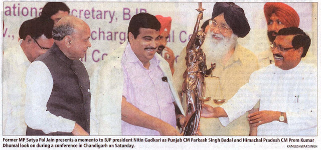 Former MP Satya Pal Jain presents a memento to BJP president Nitin Gadkari as Punjab CM Parkash Singh Badal and Himachal Pradesh CM Prem Kumar Dhumal look on during a conference in Chandigarh on Saturday