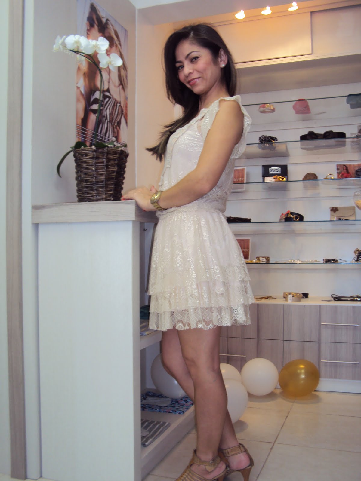 Este vestido da KÃ­mika Ã© inteiro trabalhado na renda na cor nude ...