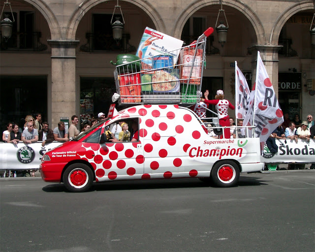 Champion Supermarché caravan car, 2004 Tour de France, Rue de Rivoli, Paris