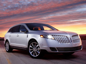 Front 3/4 view of silver 2011 Lincoln MKT at sunset