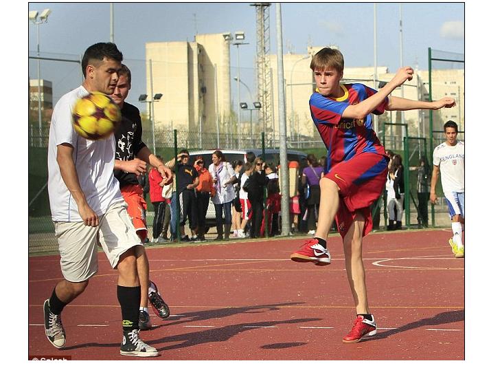 justin bieber barcelona shirt. The teen idol JustinBieber