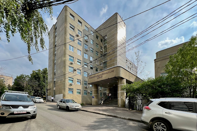 улица Анучина, поликлиника № 3 Центральной клинической больницы РАН (построена в 1988 году)