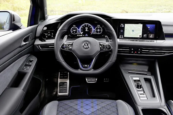 VW Golf R Estate 2022