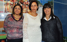 Coordenadora pedagógica Daniela Duarte, auxiliar de direção Edina Bussinger e secretária geral Cristiane Nicolay: redes municipal e estadual de ensino bem representadas no Revezamento da Tocha Olímpica