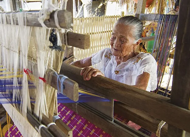 Magdalena Gamayo, Manlilikha ng Bayan for inabel weaving,